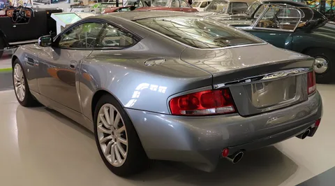 Aston Martin V12 Vanquish — 4