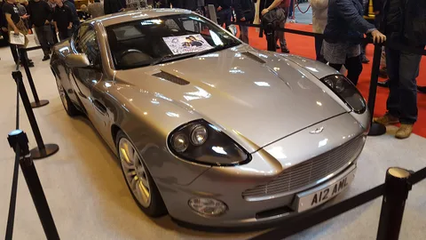 Aston Martin V12 Vanquish — 5
