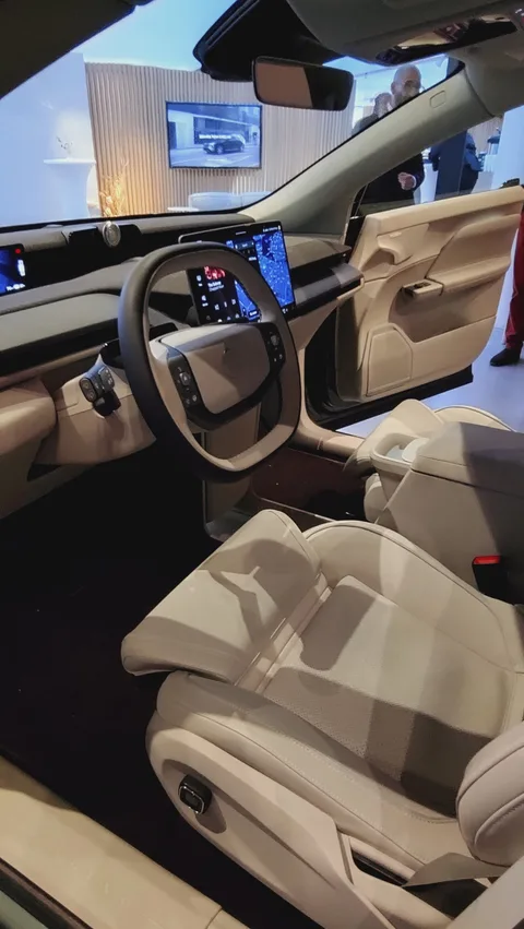 Volvo EX60 — 4