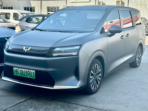 Wuling Starlight 730 — 3