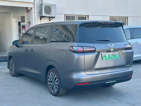 Wuling Starlight 730 — 4