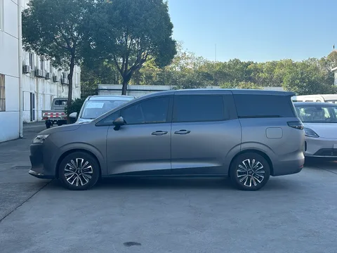 Wuling Starlight 730 — 5