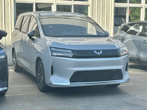 Wuling Starlight 730 — 6