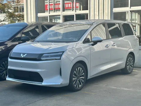 Wuling Starlight 730 — 7