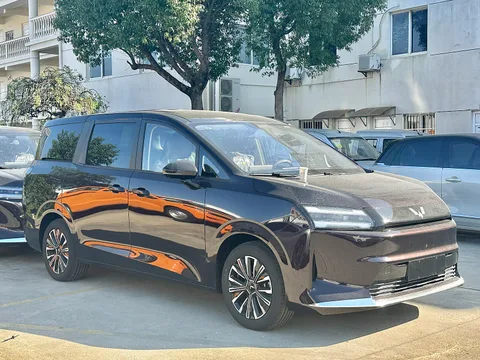Wuling Starlight 730 — 8