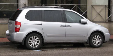 Kia Carnival (VQ) — 4