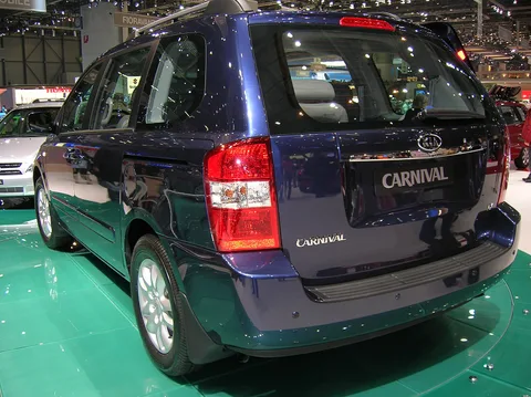 Kia Carnival (VQ) — 8