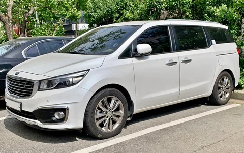 Kia Carnival (YP) — 3