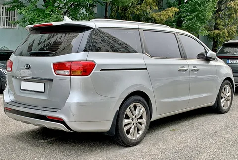 Kia Carnival (YP) — 5