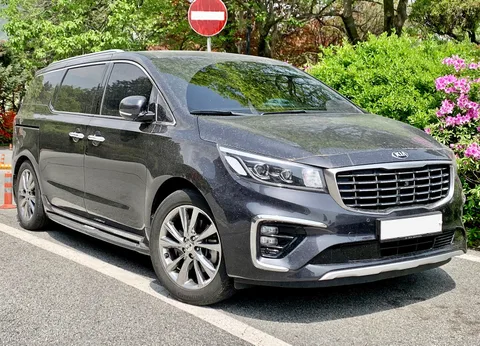 Kia Carnival (YP) — 8