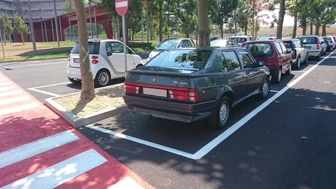 Alfa Romeo 75 — 2
