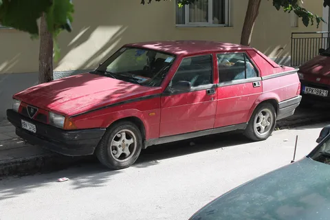 Alfa Romeo 75 — 3