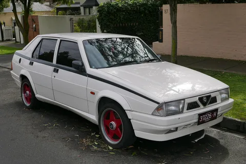 Alfa Romeo 75 — 4