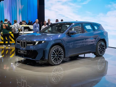 BMW iX3 — 5