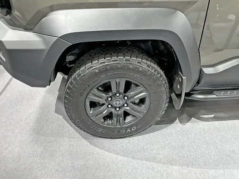 Toyota Land Cruiser FJ — 7