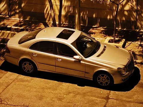 Mercedes-Benz W211