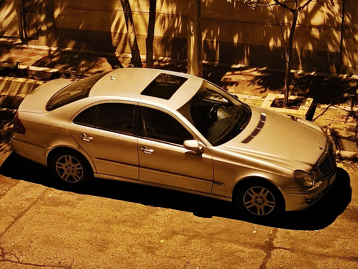 Mercedes-Benz W211
