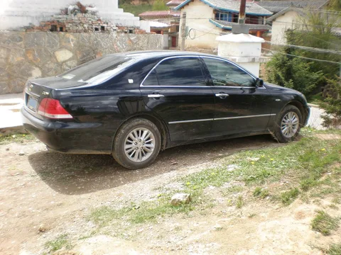 Toyota Crown (S180, China) — 5