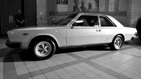 Fiat 130 Coupé — 8