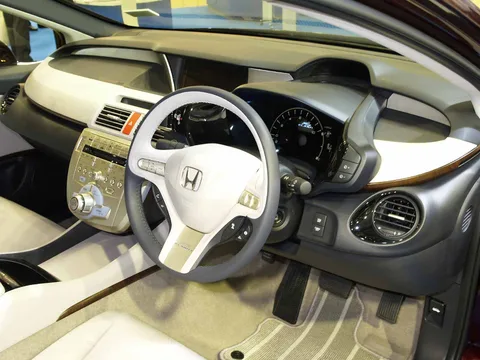Honda FCX Clarity — 3