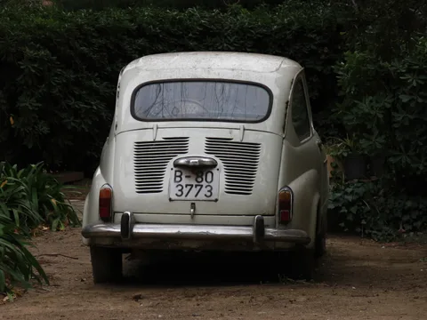 SEAT 600 — 3