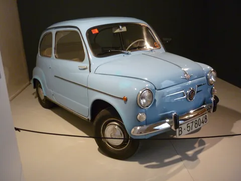 SEAT 600 — 6