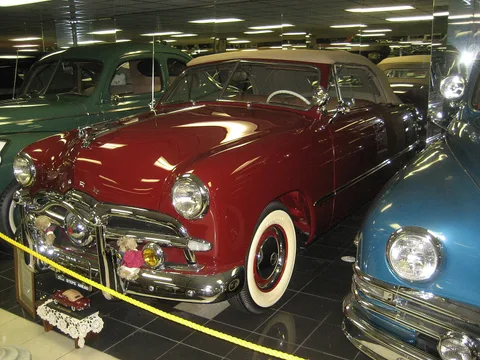 Ford Custom Deluxe — 3
