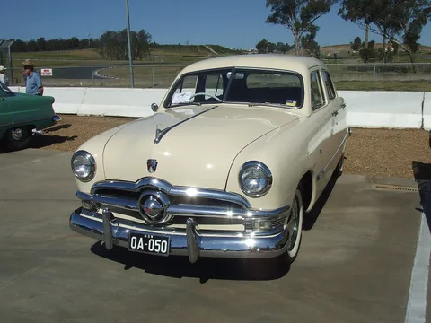 Ford Custom Deluxe — 7