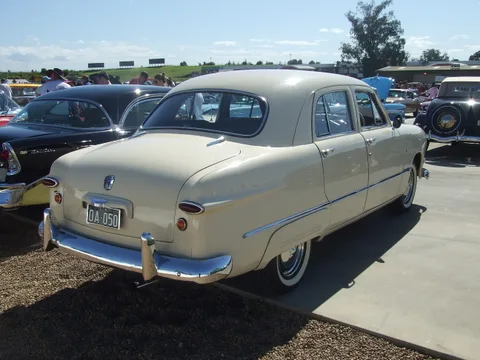 Ford Custom Deluxe — 8