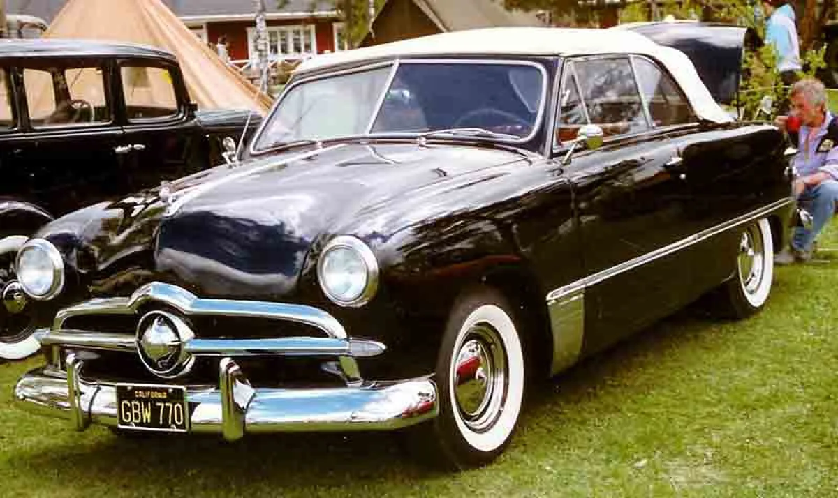 Ford Custom Deluxe