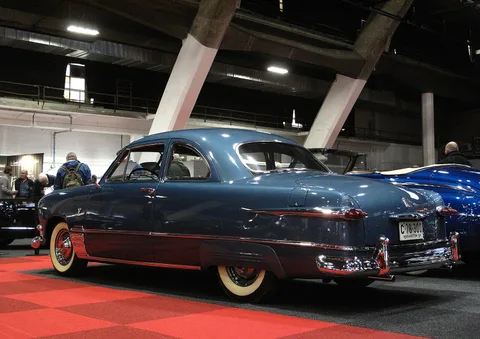 Ford Custom — 5