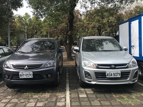 Mitsubishi Zinger — 4