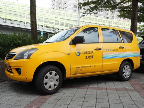 Mitsubishi Zinger — 6