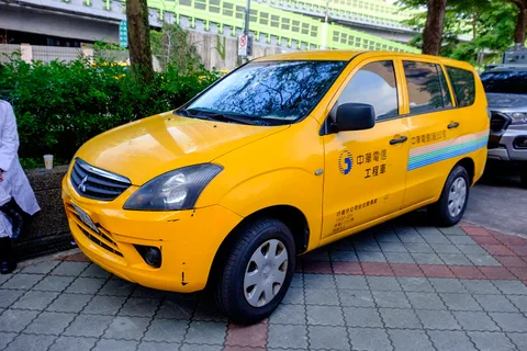 Mitsubishi Zinger — 7