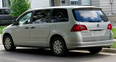 Volkswagen Routan — 8