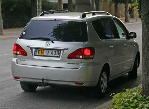 Toyota Avensis Verso — 4