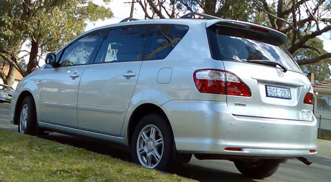 Toyota Avensis Verso — 5