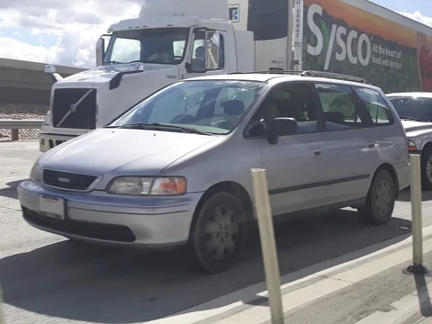 Isuzu Oasis — 8