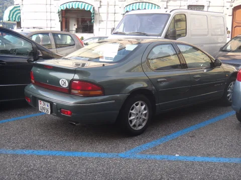 Chrysler Stratus — 4