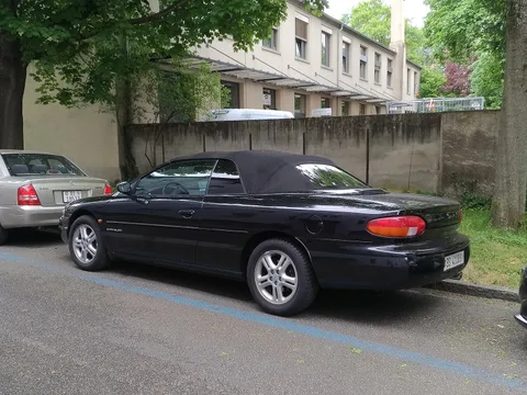 Chrysler Stratus — 5