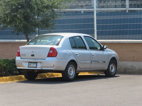 Nissan Platina — 4
