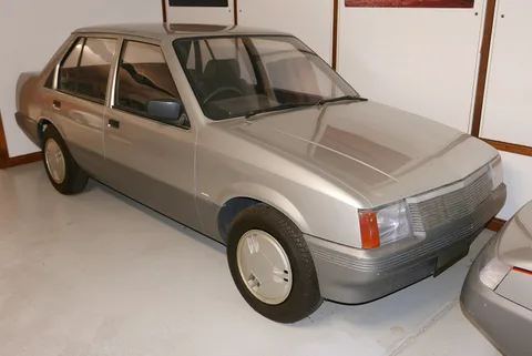 Holden Nova — 2