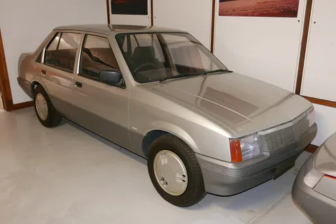 Holden Nova — 3