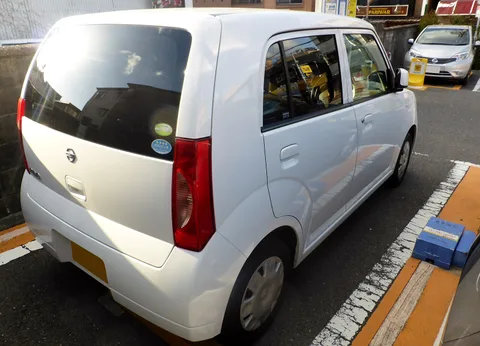 Nissan Pino — 8