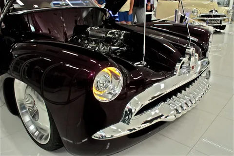 Holden Efijy — 4
