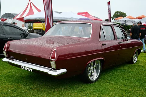 Holden HR — 2
