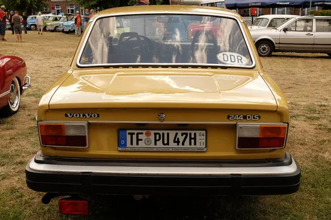 Volvo 244 DLS — 2
