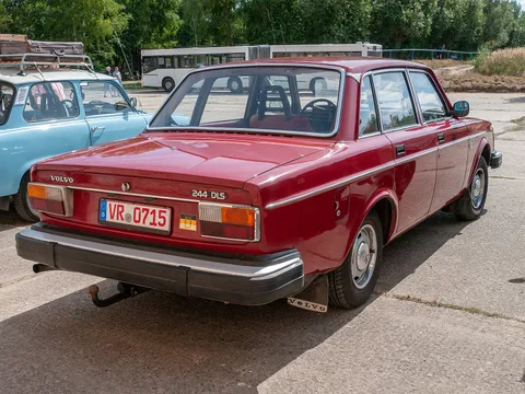 Volvo 244 DLS — 4