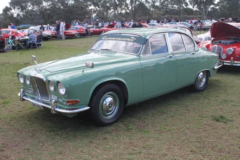 Jaguar 420 and Daimler Sovereign — 2