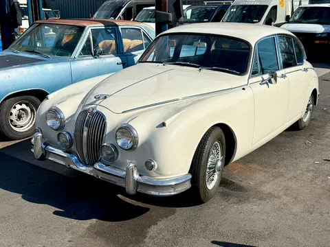 Jaguar Mark 2 — 8